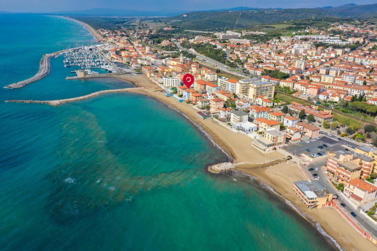 Villa Lilla Sulla Spiaggia Di San Vincenzo Luxury ภายนอก รูปภาพ