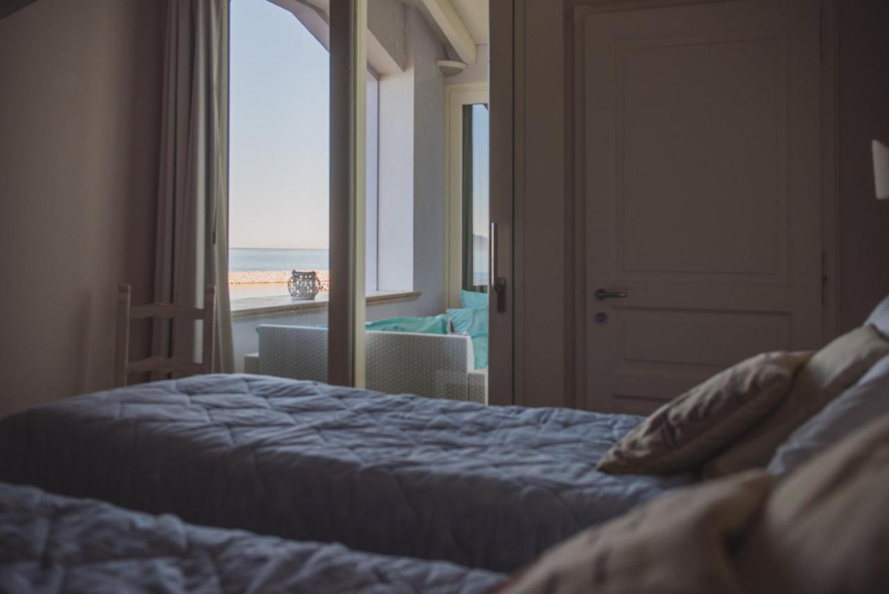 Villa Lilla Sulla Spiaggia Di San Vincenzo Luxury ภายนอก รูปภาพ