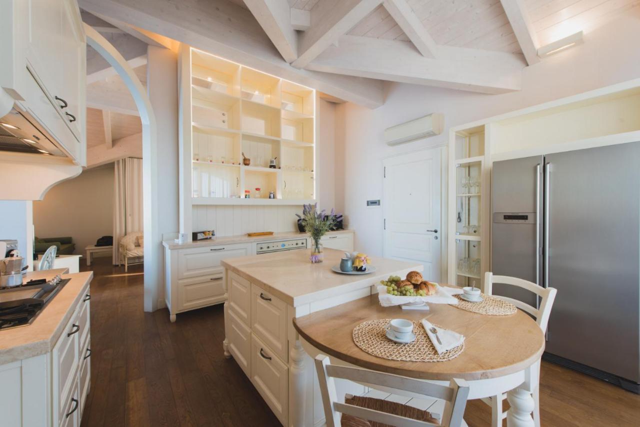Villa Lilla Sulla Spiaggia Di San Vincenzo Luxury ภายนอก รูปภาพ