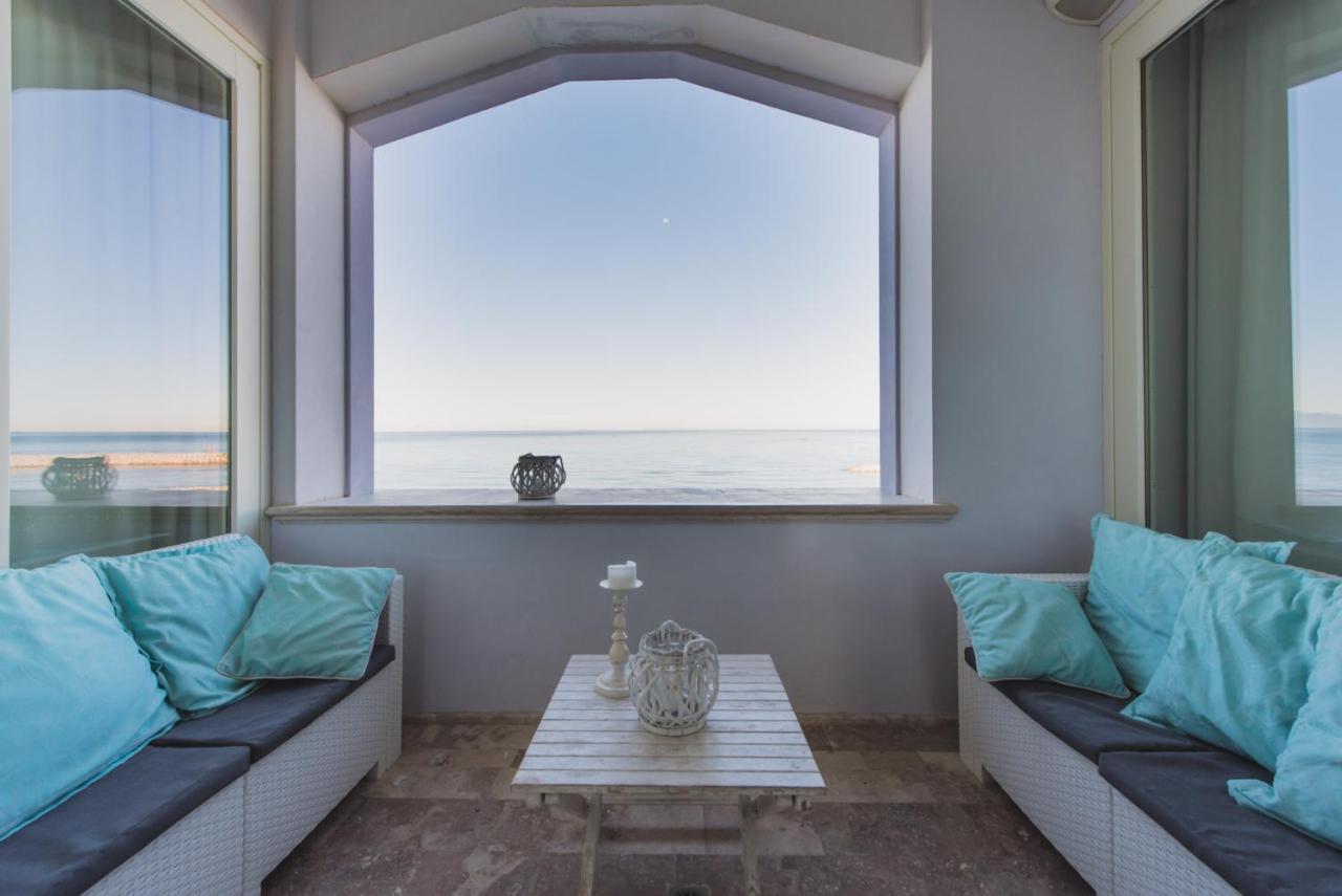Villa Lilla Sulla Spiaggia Di San Vincenzo Luxury ภายนอก รูปภาพ