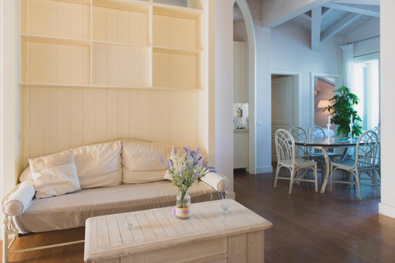 Villa Lilla Sulla Spiaggia Di San Vincenzo Luxury ภายนอก รูปภาพ