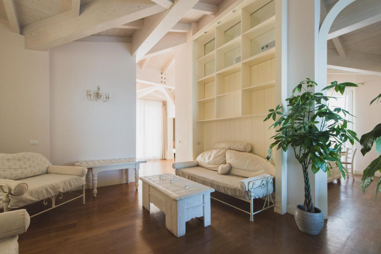 Villa Lilla Sulla Spiaggia Di San Vincenzo Luxury ภายนอก รูปภาพ