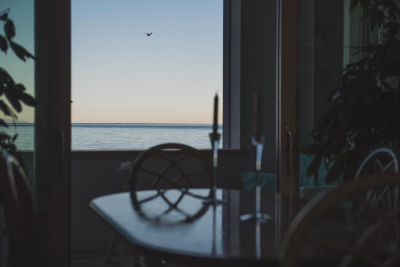 Villa Lilla Sulla Spiaggia Di San Vincenzo Luxury ภายนอก รูปภาพ