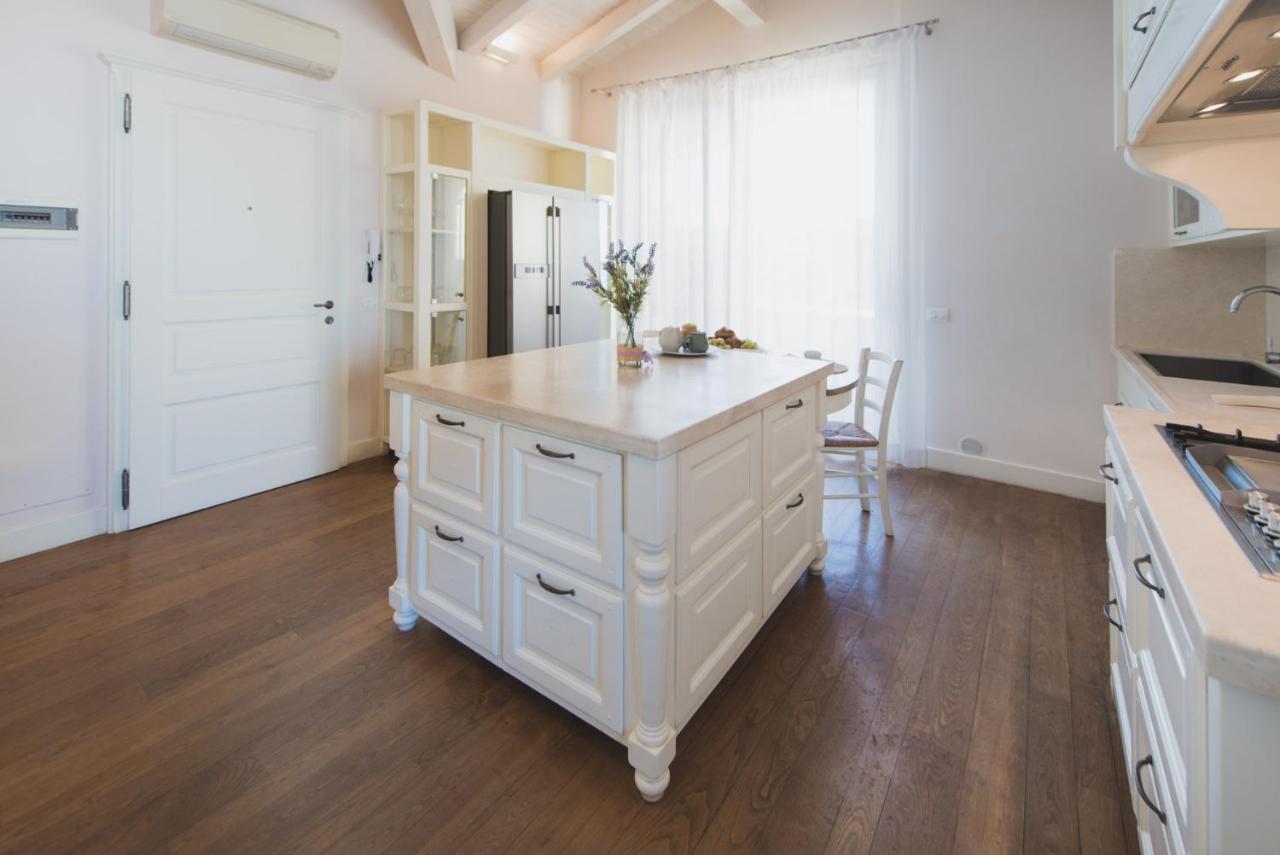 Villa Lilla Sulla Spiaggia Di San Vincenzo Luxury ภายนอก รูปภาพ