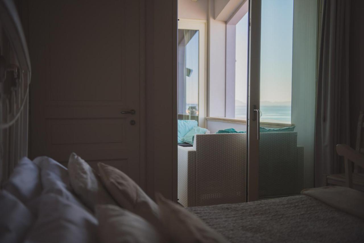Villa Lilla Sulla Spiaggia Di San Vincenzo Luxury ภายนอก รูปภาพ