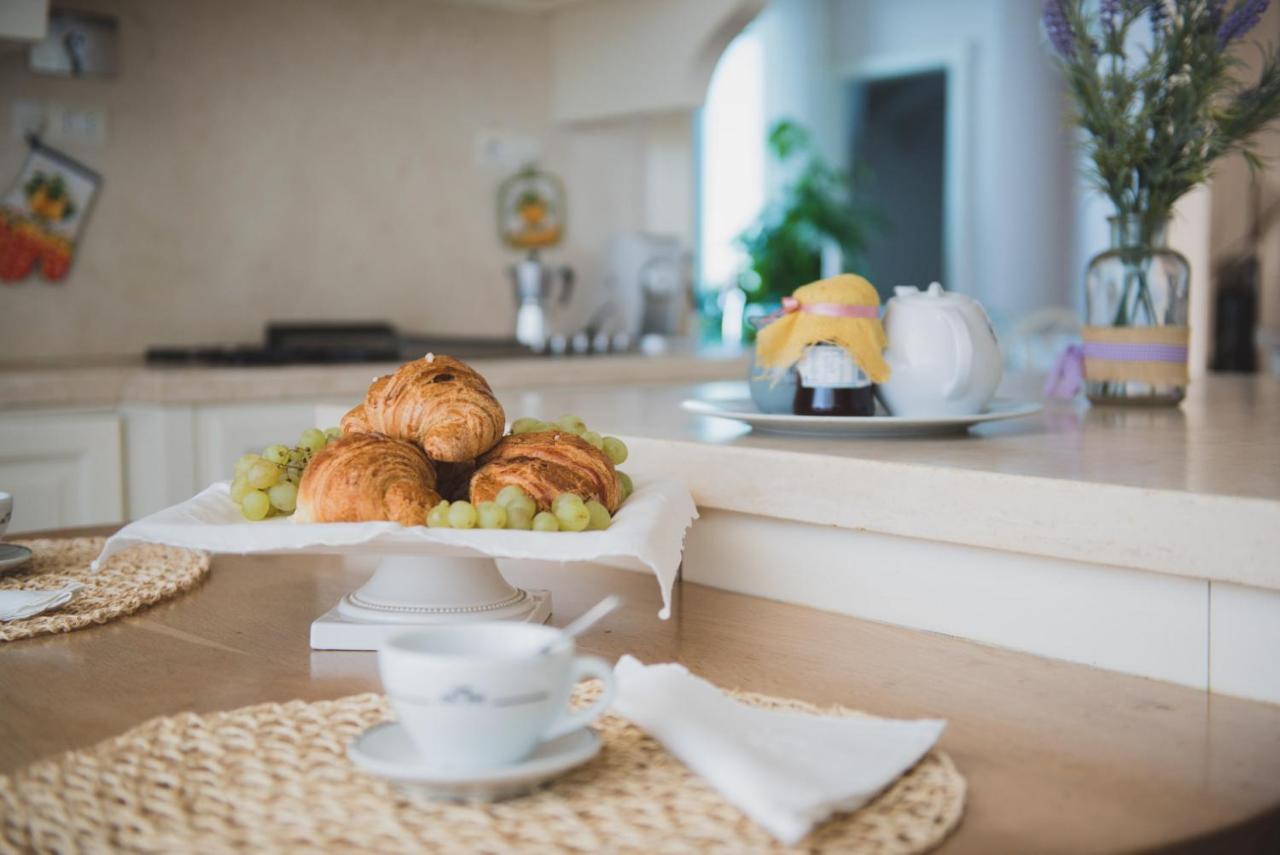 Villa Lilla Sulla Spiaggia Di San Vincenzo Luxury ภายนอก รูปภาพ