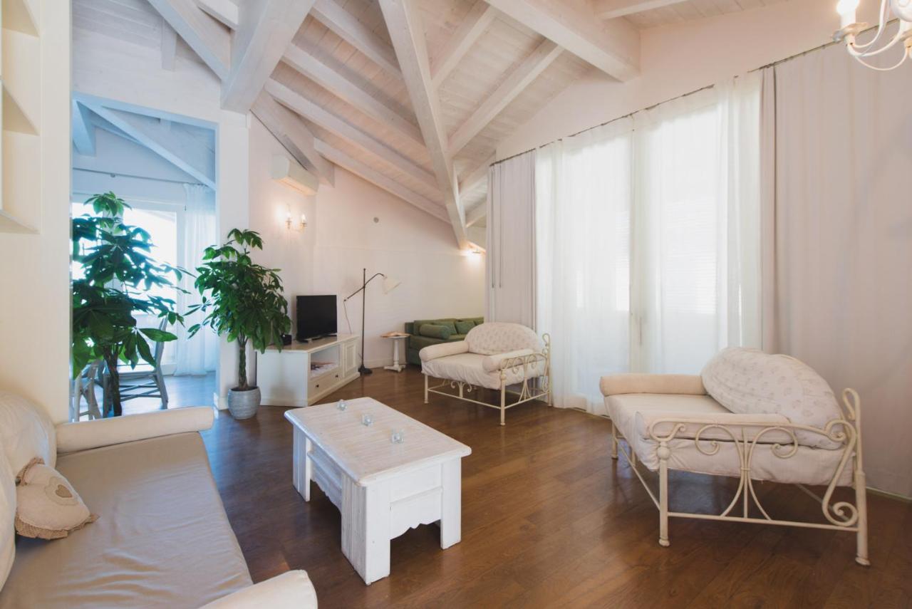 Villa Lilla Sulla Spiaggia Di San Vincenzo Luxury ภายนอก รูปภาพ
