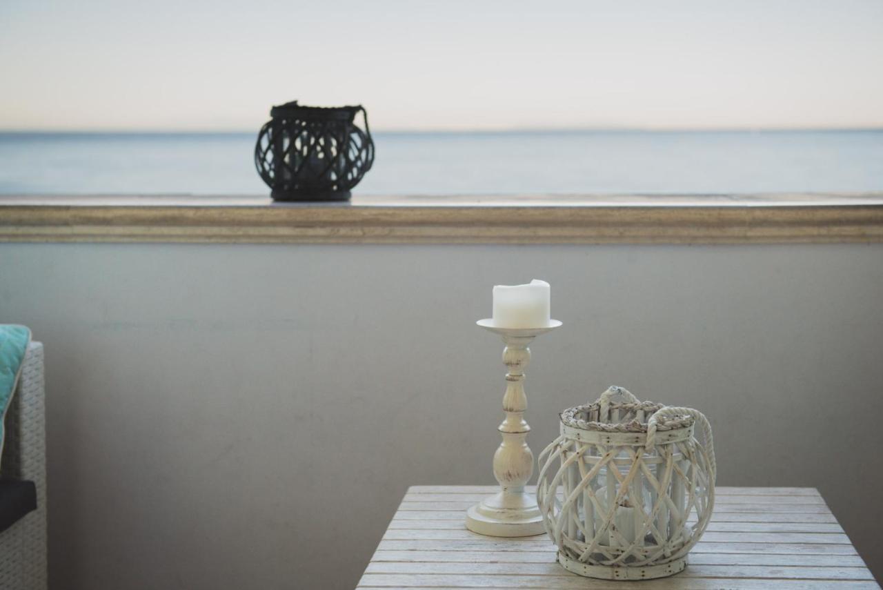 Villa Lilla Sulla Spiaggia Di San Vincenzo Luxury ภายนอก รูปภาพ