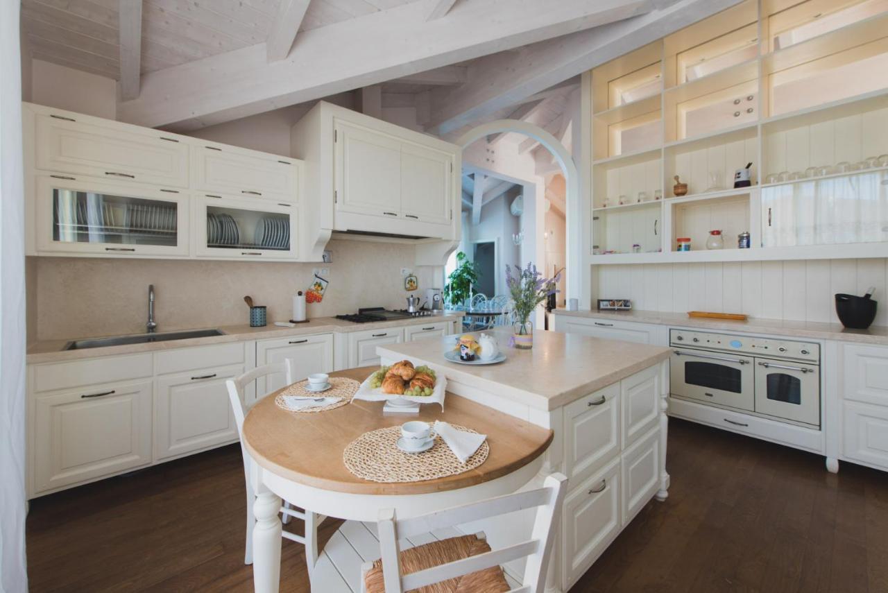 Villa Lilla Sulla Spiaggia Di San Vincenzo Luxury ภายนอก รูปภาพ