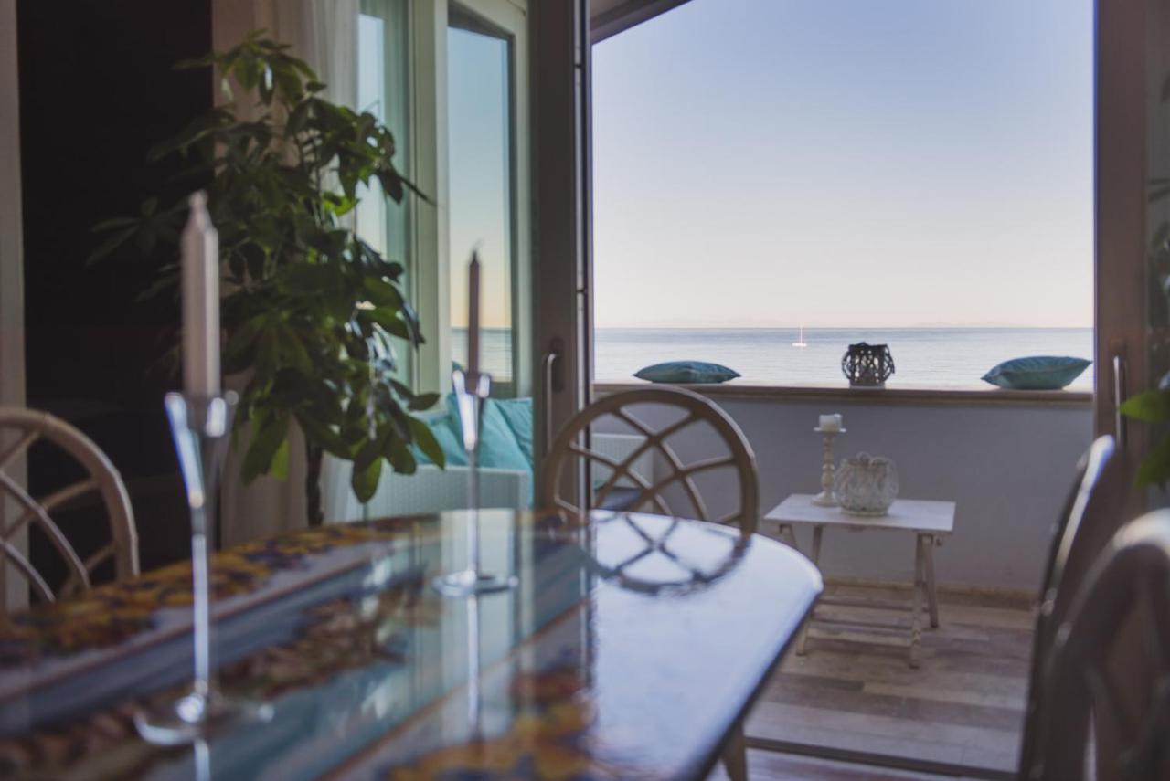 Villa Lilla Sulla Spiaggia Di San Vincenzo Luxury ภายนอก รูปภาพ